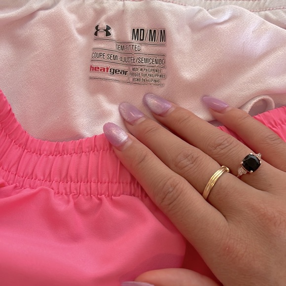 Size medium under armour shorts. Athletic wear - Picture 3 of 3